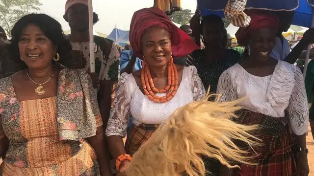 Ụmụnwaanyị na-eme mmemme 