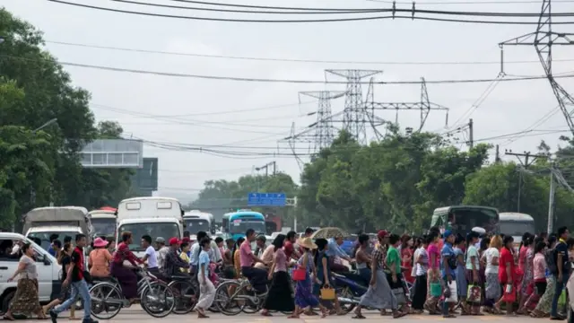 အာဏာမသိမ်းခင်က ကာလကတွေ့ရတဲ့ ရန်ကုန်လှိုင်သာယာ အလုပ်သမားတွေ