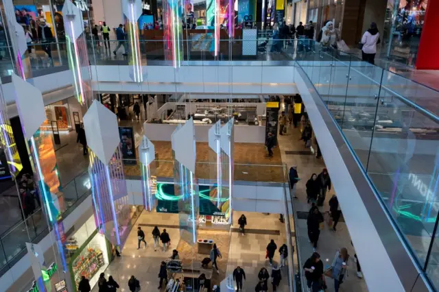 Interior do Westfield Stratford City Shopping Centre, no leste de Londres