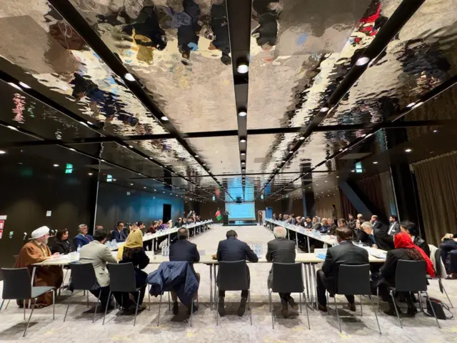 در این نشست بیش از ۹۰ نفر از جمله احمد مسعود، رهبر «جبهه مقاومت ملی» و یاسین ضیا، رهبر «جبهه آزادی افغانستان» حضور دارند.