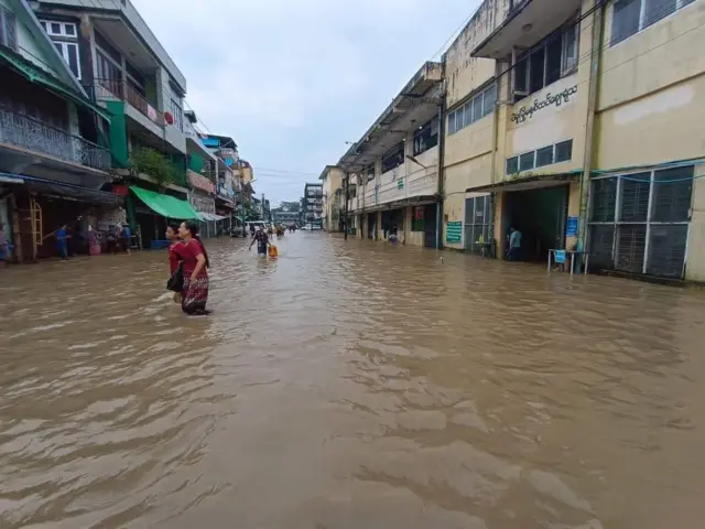 အောက်တိုဘာလ ၈ ရက်နေ့က ပဲခူးမြို့မစျေးကြီးအရှေ့ ရေကြီးမှု