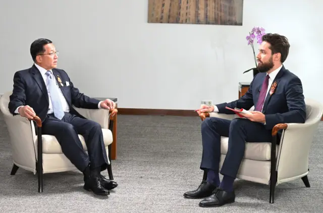  စစ်ခေါင်‌ဆောင် ဗိုလ်ချုပ်မှူးကြီး မင်းအောင်လှိုင်နဲ့ ရုရှားရုပ်သံလိုင်း RT နဲ့တွေ့ဆုံမေးမြန်းမှု