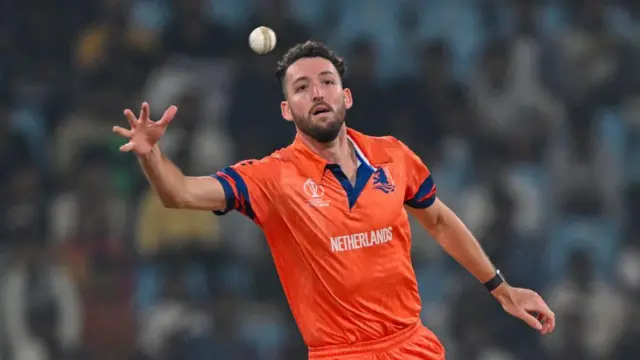 சுழலில் சிக்க வைத்த ஆப்கானிஸ்தான் வீரர்கள்: சிதைந்த நெதர்லாந்து