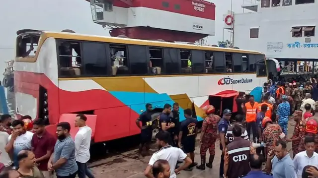 ডুবে যাওয়া বাসটি কুষ্টিয়া থেকে ঢাকা যাচ্ছিল 