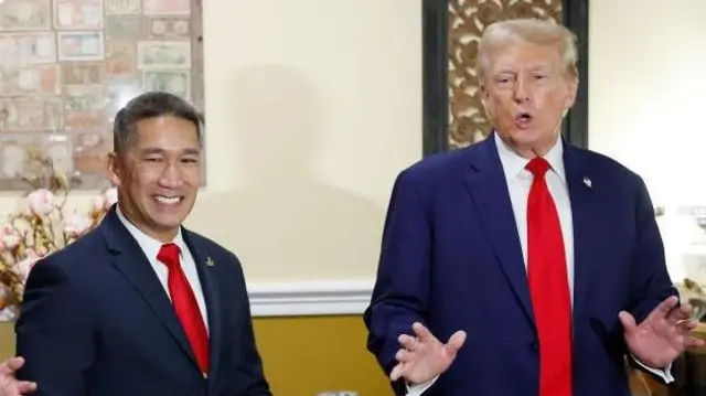Tổng thống Donald Trump chính là người đề cử ông Hùng Cao cho chức vụ thứ trưởng Hải quân Hoa Kỳ  Tổng thống Donald Trump chính là người đề cử ông Hùng Cao cho chức vụ thứ trưởng Hải quân Hoa Kỳ