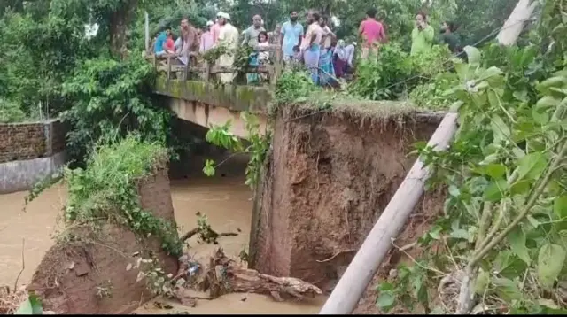 ব্রাহ্মণবাড়িয়ার আখাউড়া উপজেলায় একটি সেতুর অংশ ধস