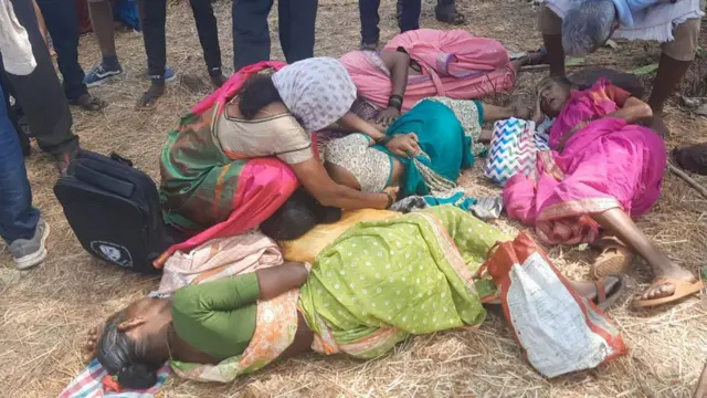 बारसू आंदोलनादरम्यान पोलिसांनी महिलाना मारहाण केल्याचा आरोप केला जात आहे.