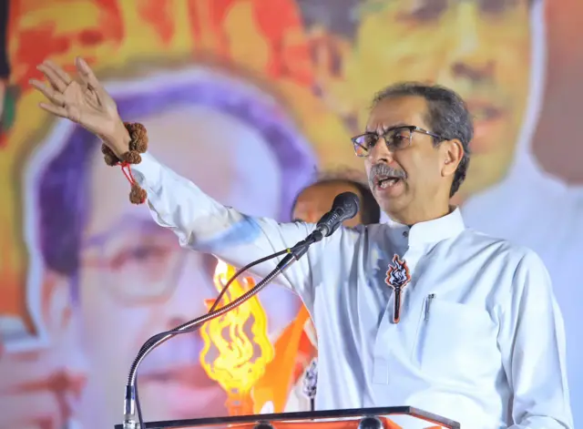 बडनेरा विधानसभा मतदारसंघातील महाविकास आघाडीचे अधिकृत उमेदवार सुनील खराटे यांच्या प्रचार सभेत बोलताना उद्धव ठाकरे.