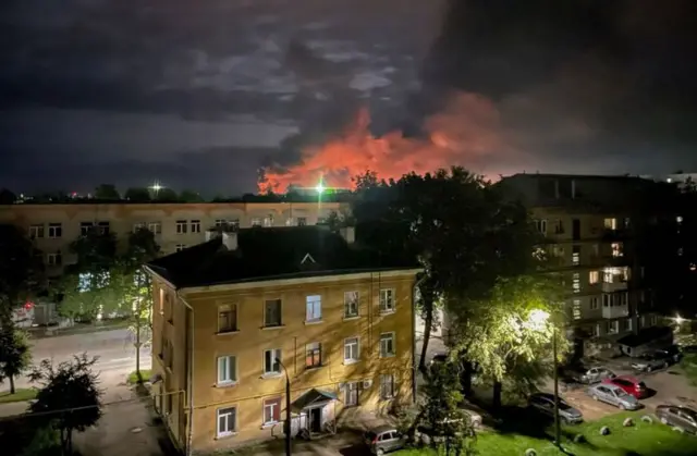 Incêndio após drone atingir edifício na regiãokto roletaPskov