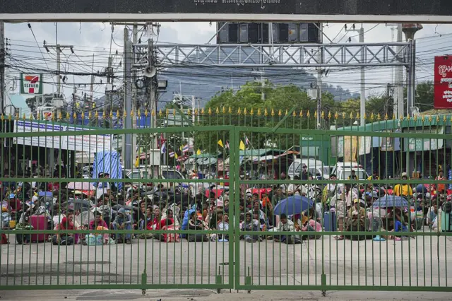 Ceasefire has been agreed between Cambodia and Thailand after five days of intense clashes
DAUNG INTERNATIONAL BORDER, CAMBODIA - JULY 29: Cambodian citizens working in Thailand return to Cambodia despite the ceasefire agreement in Daung International Border, Cambodia on July 29, 2025. Ceasefire has been agreed between Cambodia and Thailand after five days of intense clashes. (Photo by Adri Salido/Anadolu via Getty Images)