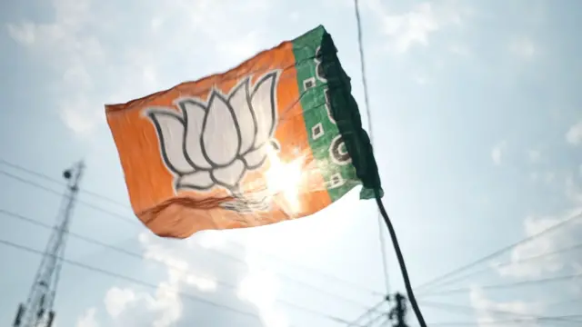 मंत्रियों के उतरने से चुनावी माहौल में गहमागहमी बढ़ी है. 