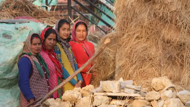 नौरख गांव की चार वन अग्नि वॉरियर्स आग बुझाकर लौटीं तो पहले घरवालों की डांट मिली