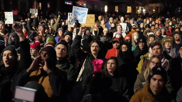 ਪ੍ਰਦਰਸ਼ਨ ਕਰਦੇ ਲੋਕ