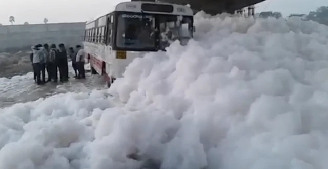 2017 లో నల్గొండ జిల్లా పరిధిలో రోడ్డుపైకి వచ్చిన మూసీ నది నురగ