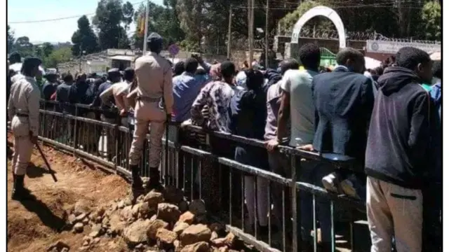 Namoota mana baruumsaa duratti walitti qabaman