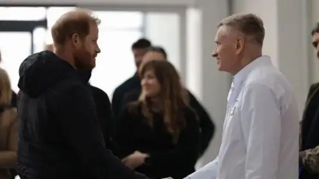 Гаррі під час візиту до львівського центру Superhumans