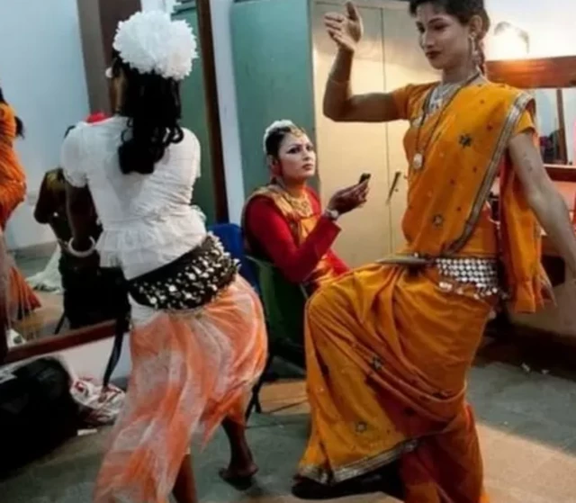 সমকামী এবং তৃতীয় লিঙ্গের মানুষদের মেনে নেয় না সমাজ