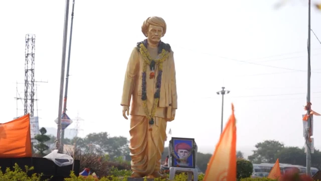 महात्मा फुले यांचा पुतळा