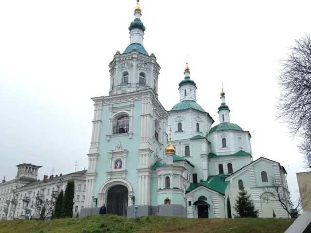 Храм зі дзвіницею, яку збудували пізніше