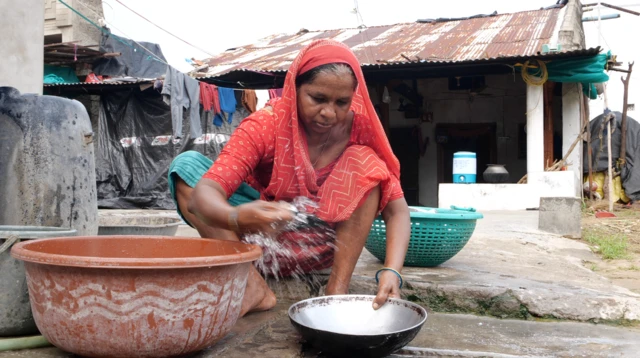 ગાંધીનગર, જૂના પહાડિયા ગામ, આખું ગામ વેચાઈ ગયું