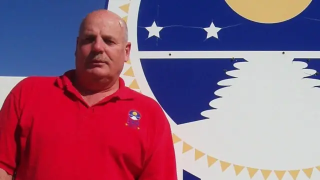 நிலவை ப்ளாட் போட்டு விற்பனை செய்து கோடீஸ்வரர் ஆன நபர் – புத்திசாலித்தனமா? ஏமாற்றுவேலையா?