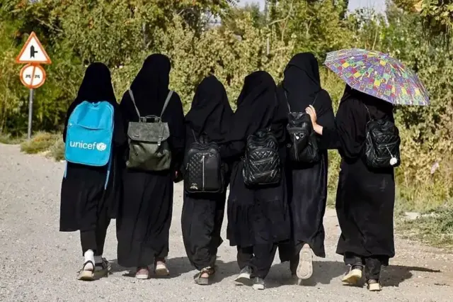 د شمېرو له مخې دوه اعشاریه دوه میلیونه ځوانې افغانې نجونې له زدکړو بې برخې دي.