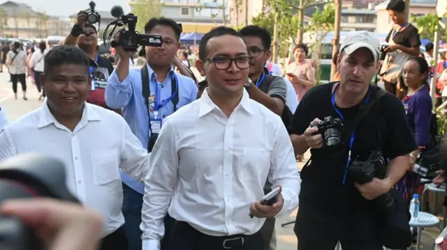 AA စစ်ဦးစီးချုပ် ဗိုလ်ချုပ် ထွန်းမြတ်နိုင်