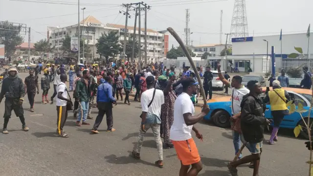 Agbegbe Round about nibi First Bank nilu Akurẹ