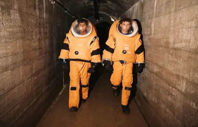 சுவிஸ் மலைக்குள் மறைந்திருக்கும் விண்வெளி வீரர்கள் பள்ளி