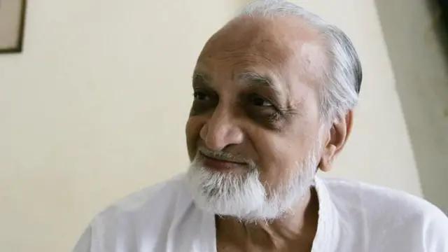 अमरीश पुरी यांनी विजय तेंडुलकरांनी लिहिलेल्या अनेक नाटकांमध्ये आणि चित्रपटांमध्ये काम केलं आहे