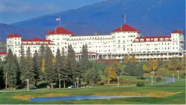 Des délégués de 44 pays se sont réunis à l'hôtel isolé Mount Washington à Bretton Woods, New Hampshire, États-Unis.