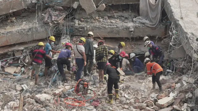 မန္တလေးမှာ တစ်နေရာတည်း လူတစ်ရာကျော်သေဆုံးခဲ့ရတဲ့ စကိုင်းဗီလာ ကွန်ဒို 