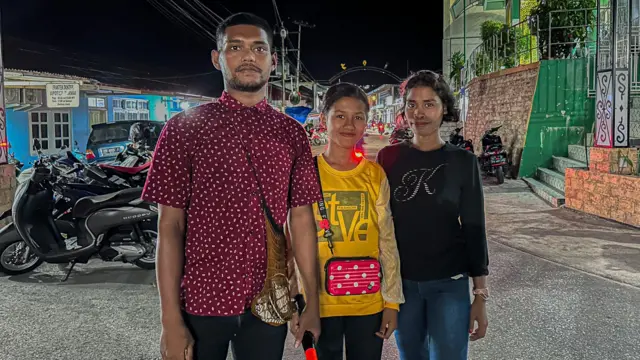 Albertus dan adik-adiknya sesama remaja gereja di Kota Fakfak.