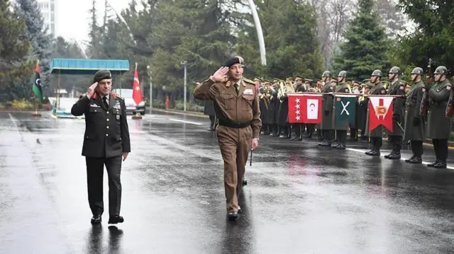 Libya Genelkurmay Başkanı Orgeneral Muhammed Ali Ahmed Al Haddad, Ankara'da Genelkurmay Başkan Selçuk Bayraktaroğlu tarafından törenle karşılanmıştı