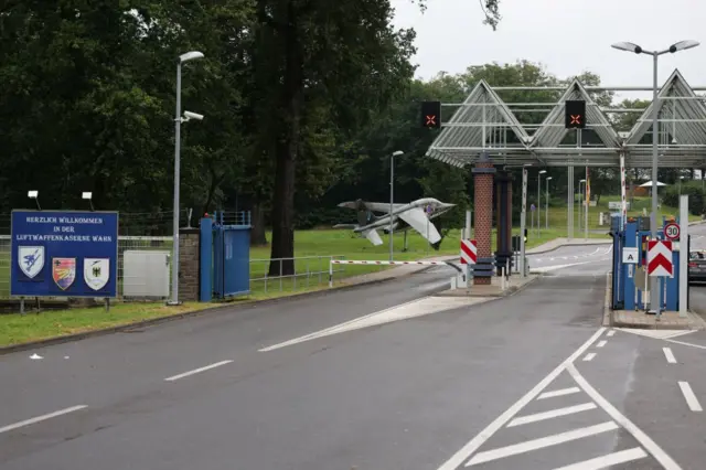 ฐานทัพอากาศเยอรมันที่โคโลญ-วาห์นถูกปิดเป็นเวลาหลายชั่วโมงเนื่องจาก “ค่าน้ำผิดปกติ”