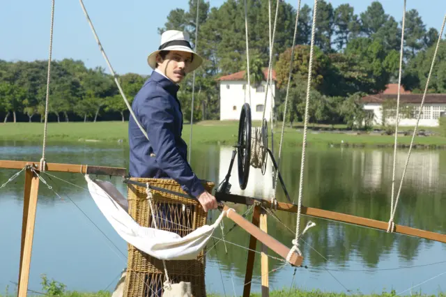 João Pedro Zappa como Santos Dumont na minissérie da HBO