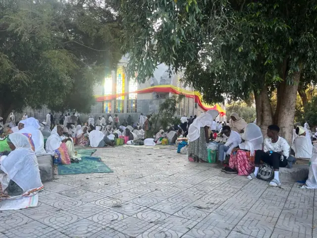 ካብ ዝተፈላለዩ ከባቢታት ሕዳር ጽዮን ከብዕሉ ዝመፅኡ ኣጋይሽ ኣብ ቀፅሪ እንዳ ጽዮን ማርያም ኣብ ጸሎትን ምህላን ይሓድሩ