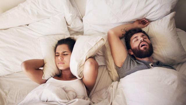 Nhiều cặp đôi quyết định ngủ khác phòng vì một trong hai người thường ngáy rất to