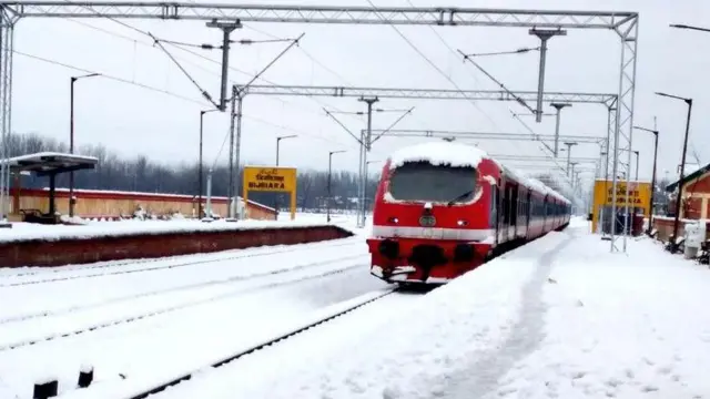 हा प्रकल्प टप्प्याटप्प्यानं पूर्ण होत राहिला आणि त्यावर स्थानिक पातळीवर रेल्वे धावू लागल्या.