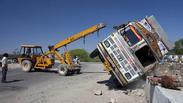 சாலை விபத்து