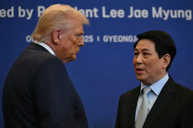 Tổng thống Mỹ Donald Trump trò chuyện với Chủ tịch nước Việt Nam Lương Cường tại tiệc tối ở khách sạn Hilton Gyeongju ở Gyeongju, Hàn Quốc vào ngày 29/10/2025