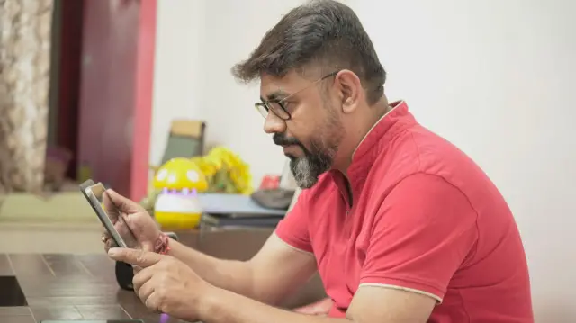 ෆේස්බුක් පොස්ට් එකක් දාලා විතරක් මදි.. හැමෝම ඉක්මනටම දැනුවත් කිරීම වටිනවා.
