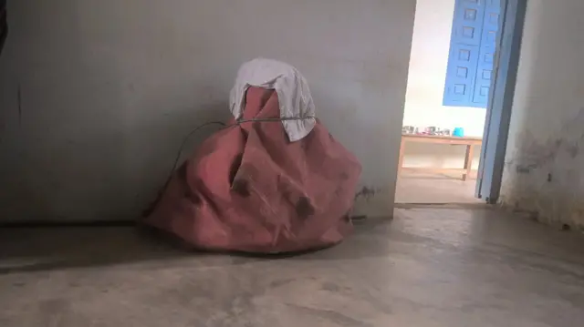 ముసుగేసిన విగ్రహం