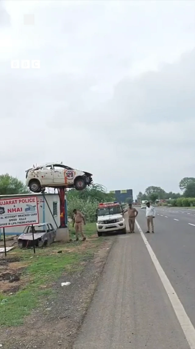 સાબરકાંઠા પોલીસ અને NHAI દ્વારા માર્ગ અકસ્માતો ઘટાડવા માટે અનોખી પહેલ કરવામાં આવી છે. 