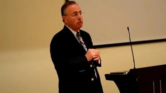 Katika video, Dk Jeffrey Weiss alisema "anatibu wasiotibika"