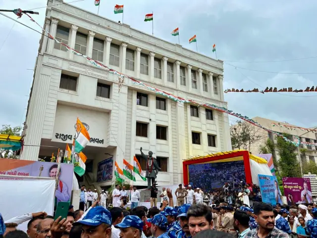 રાહુલ ગાંધી, ગુજરાત કૉંગ્રેસ ભવન, ભારતીય જનતા પાર્ટી, કૉંગ્રેસ પાર્ટી