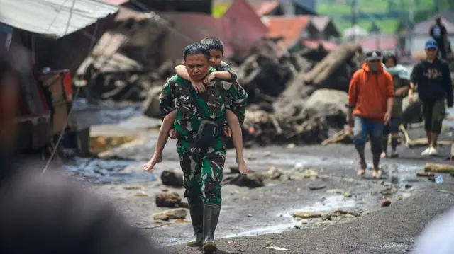 Banjir Sumbar: Pengungsi Terancam Tiga Gelombang Penyakit, Apa Saja Dan ...