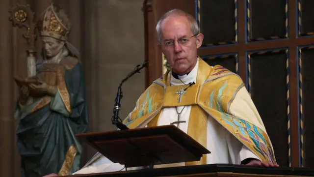 O ex-arcebispo da Cantuária, Justin Welby, em meio a um sermão