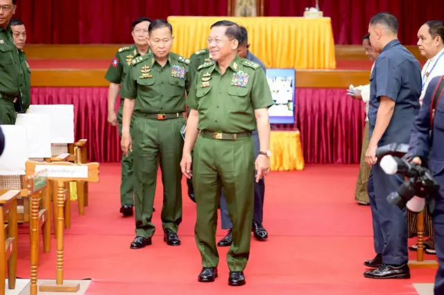 ဗိုလ်ချုပ်မှူးကြီး မင်းအောင်လှိုင်