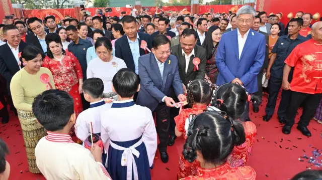 ဖေဖော်ဝါရီ ၁၈ ရက်က ရန်ကုန်မြို့ သုဝဏ္ဏအားကစားရုံမှာလုပ်ခဲ့တဲ့ တရုတ်နှစ်သစ်ကူးပွဲတော်